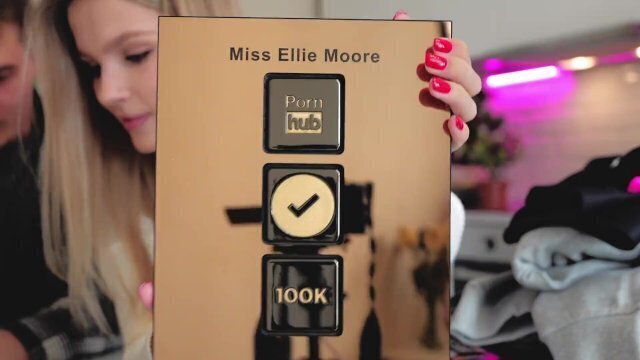 Анбоксинг тысяч подписчиков PornHub