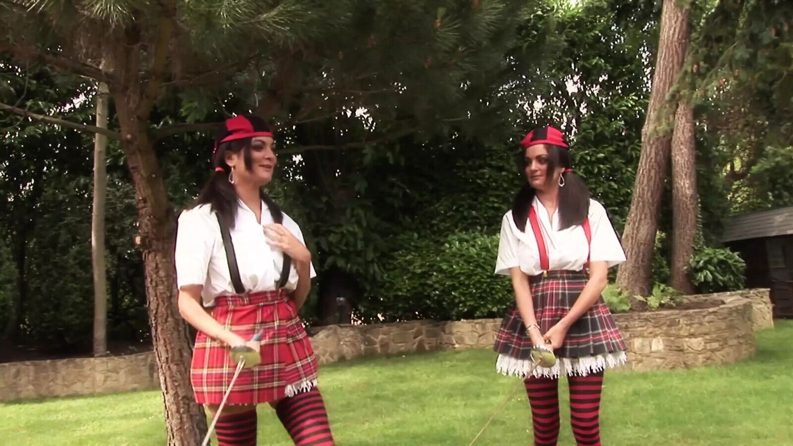 Lookalikes Stacy Saran playing with queen hearts this wild outdoor orgy