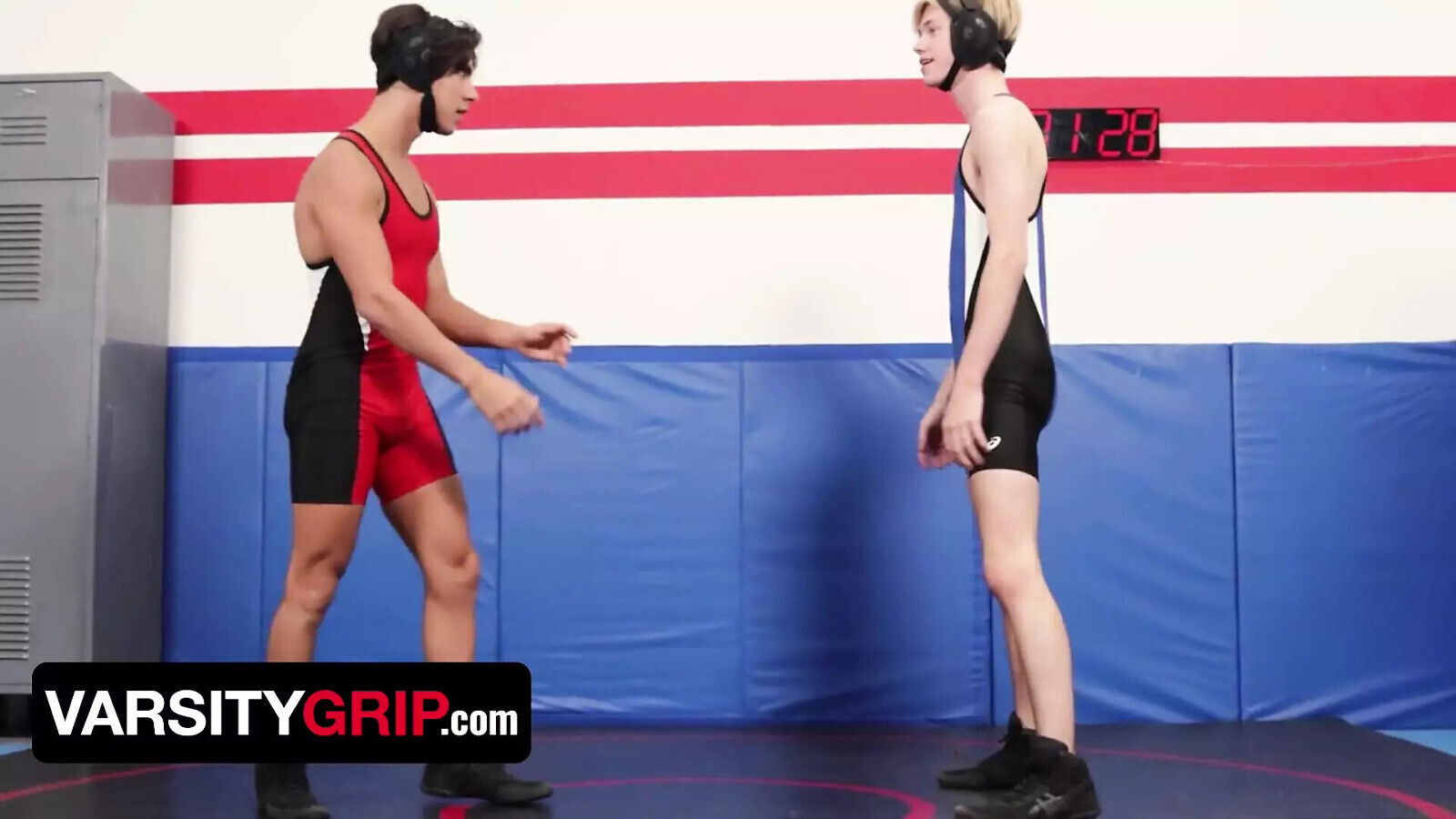 Varsity Grip Jordan Lake Keeps Dominating Winning Over Alfonso Osnaya Wrestling Match