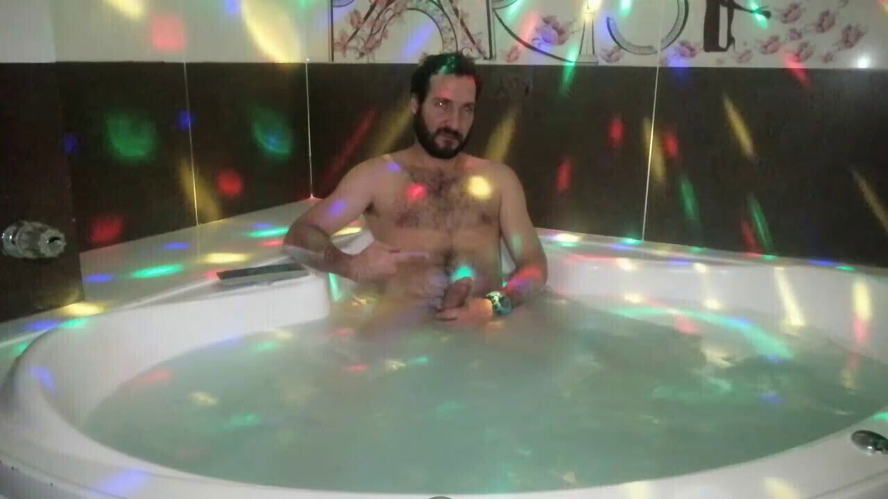 YOUNG BEAR VISITED AGAIN JACUZZI