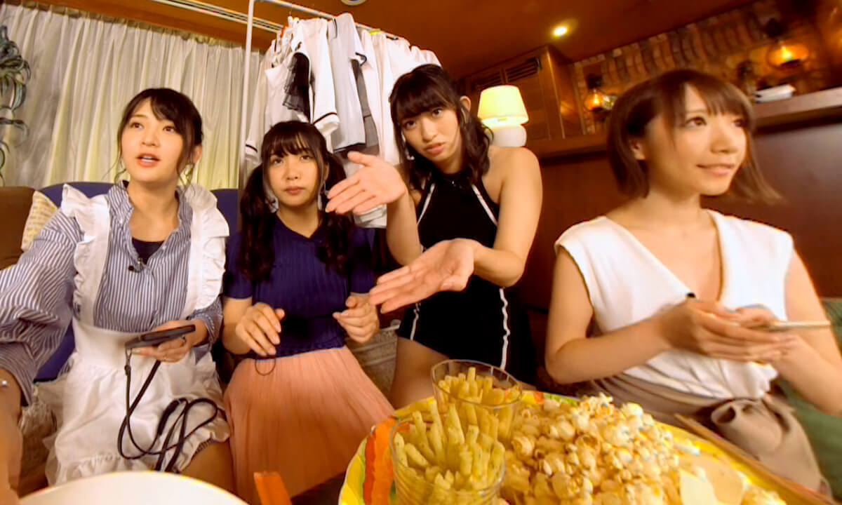 VR Gravure Idols Association Vol. 2: Getting Dirty on a Kotatsu - VRJapaneseidolsParty