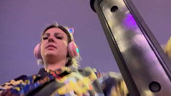 Fiquei muito molhadinha academia comecei tira roupa!