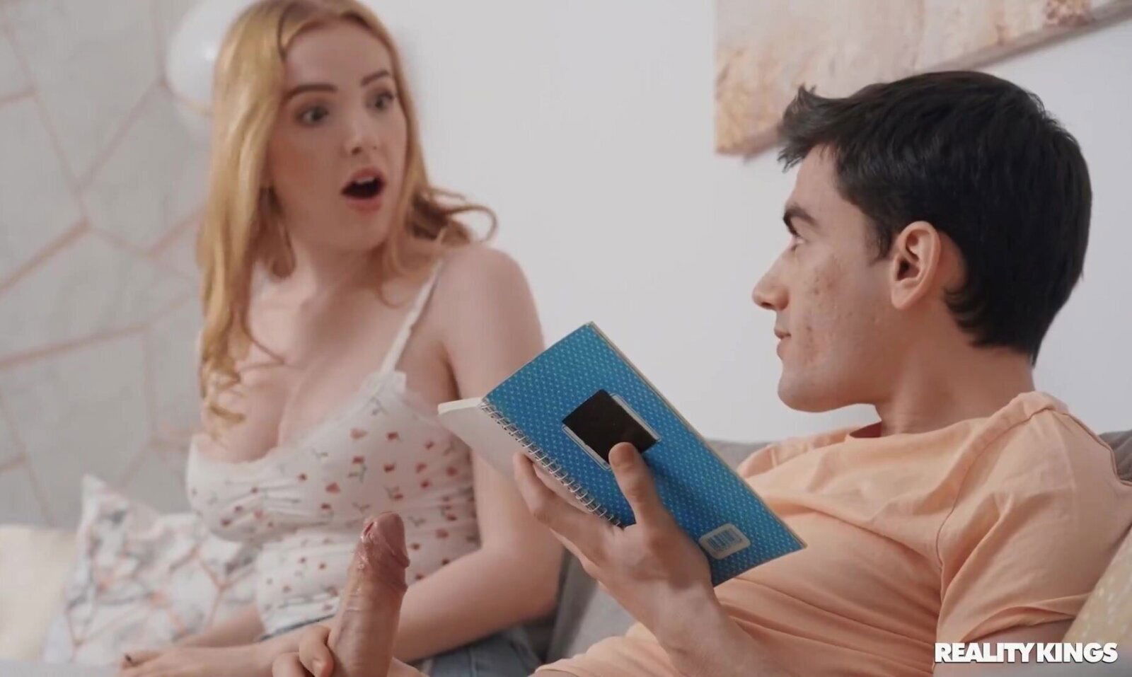 Deviant bimbos heart-stopping 3some movie