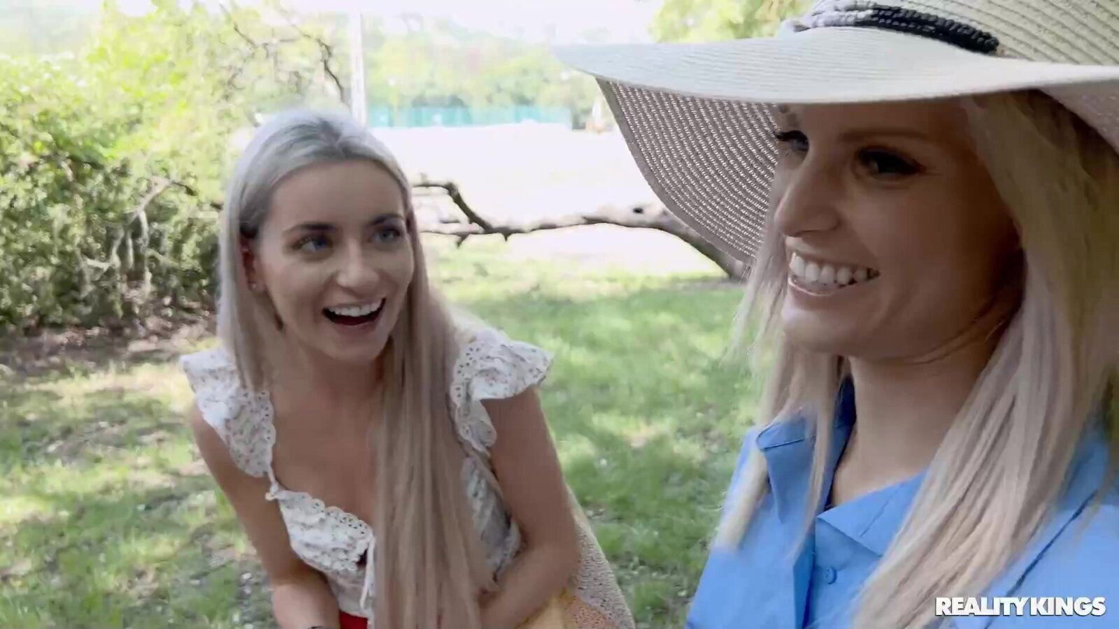 Roommates' Dare Game Lesbian