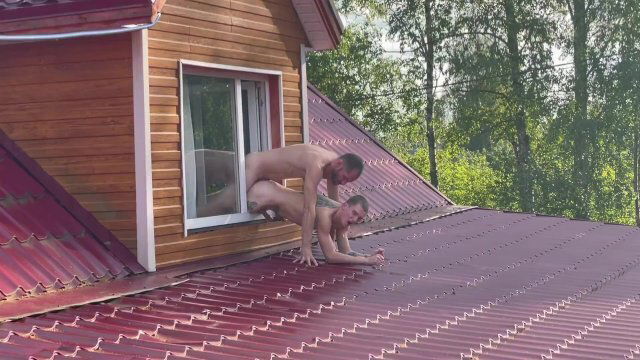 Guy fucks athletic guy in the window of the house overlooking the roof -187