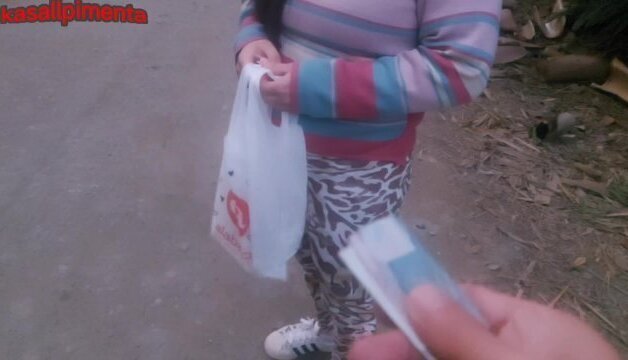 tirei proveito pobreza mulher fodi cuzinho dela alguns reais!