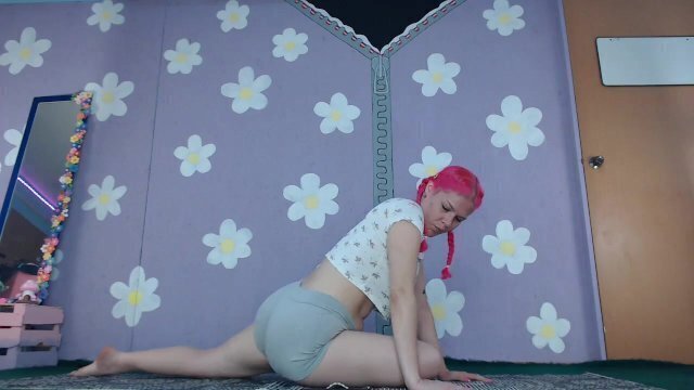 Cute Milf Yoga Workout Flash Nipples
