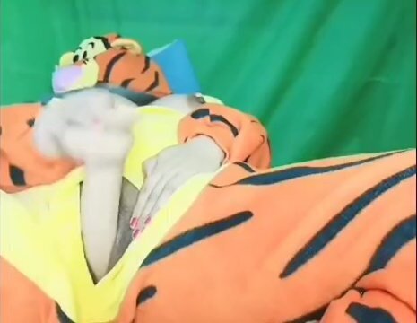 Cosplay girl•Tiger Wild• Squirts•