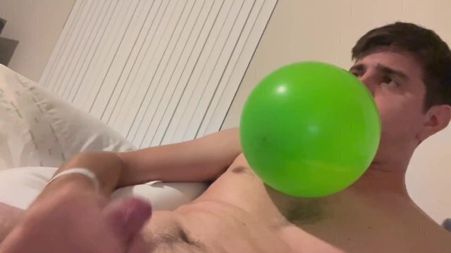 CHICO CACHONDO PAJEA INFLANDO GLOBOS ¿ALGUIEN QUIERE AYUDARME?😍🎈