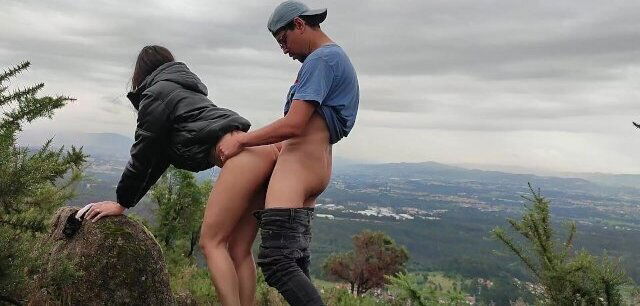 MORNING SEX WITH GIRL ON PUBLIC TRAIL - AMATEUR + POV