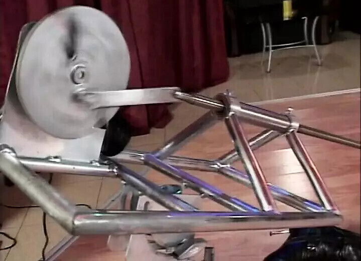 Vera Ebony exclusive shoots first porn with machine breaking pussy