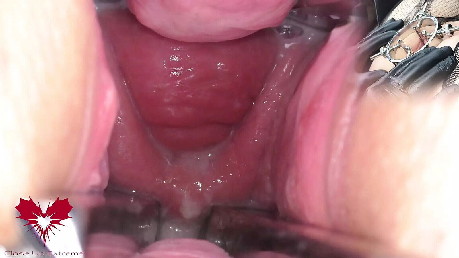 hole expander stretches mistress' pussy wide. Enjoy juicy cunt meat!