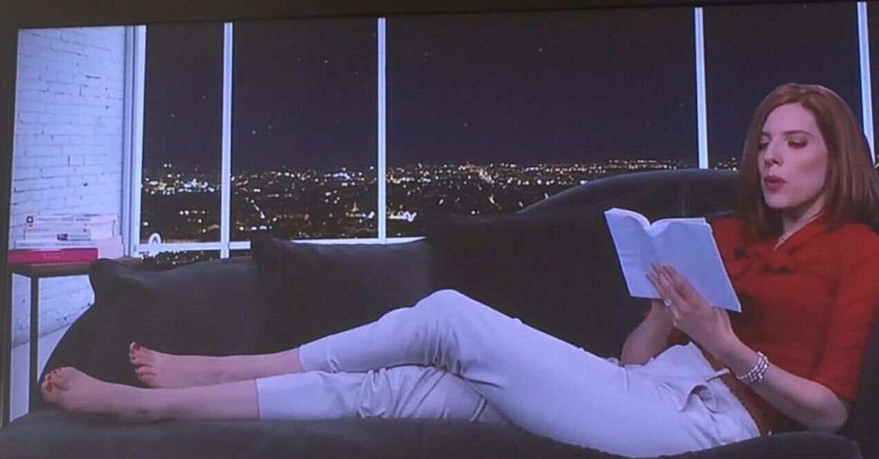 Claire... pieds nu...