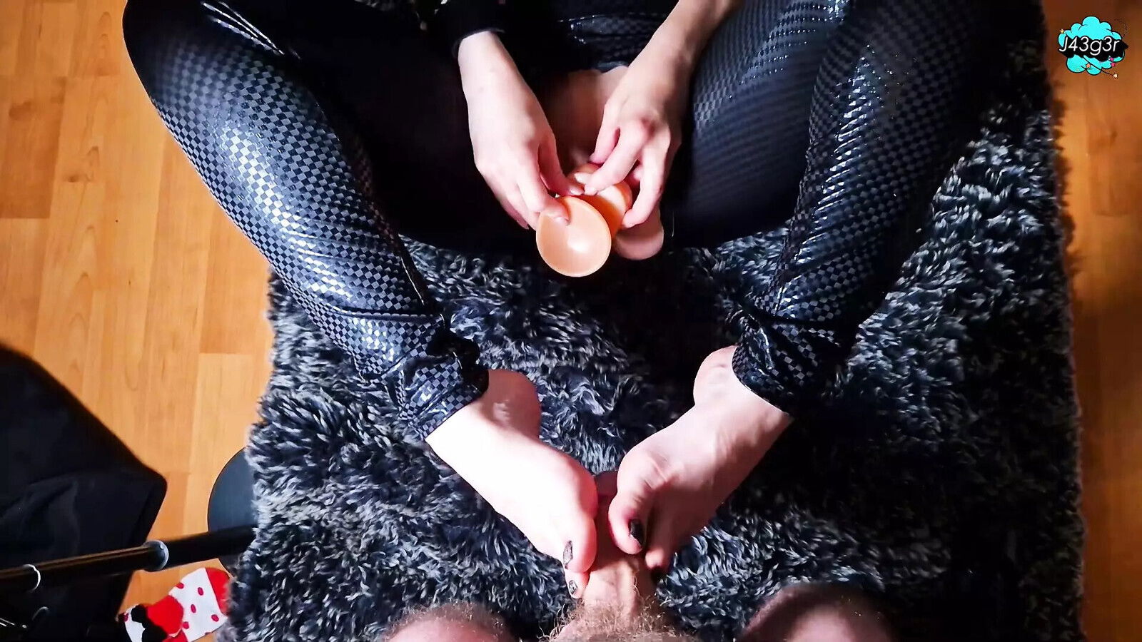 wife sticks dildo cunt jerks with feet