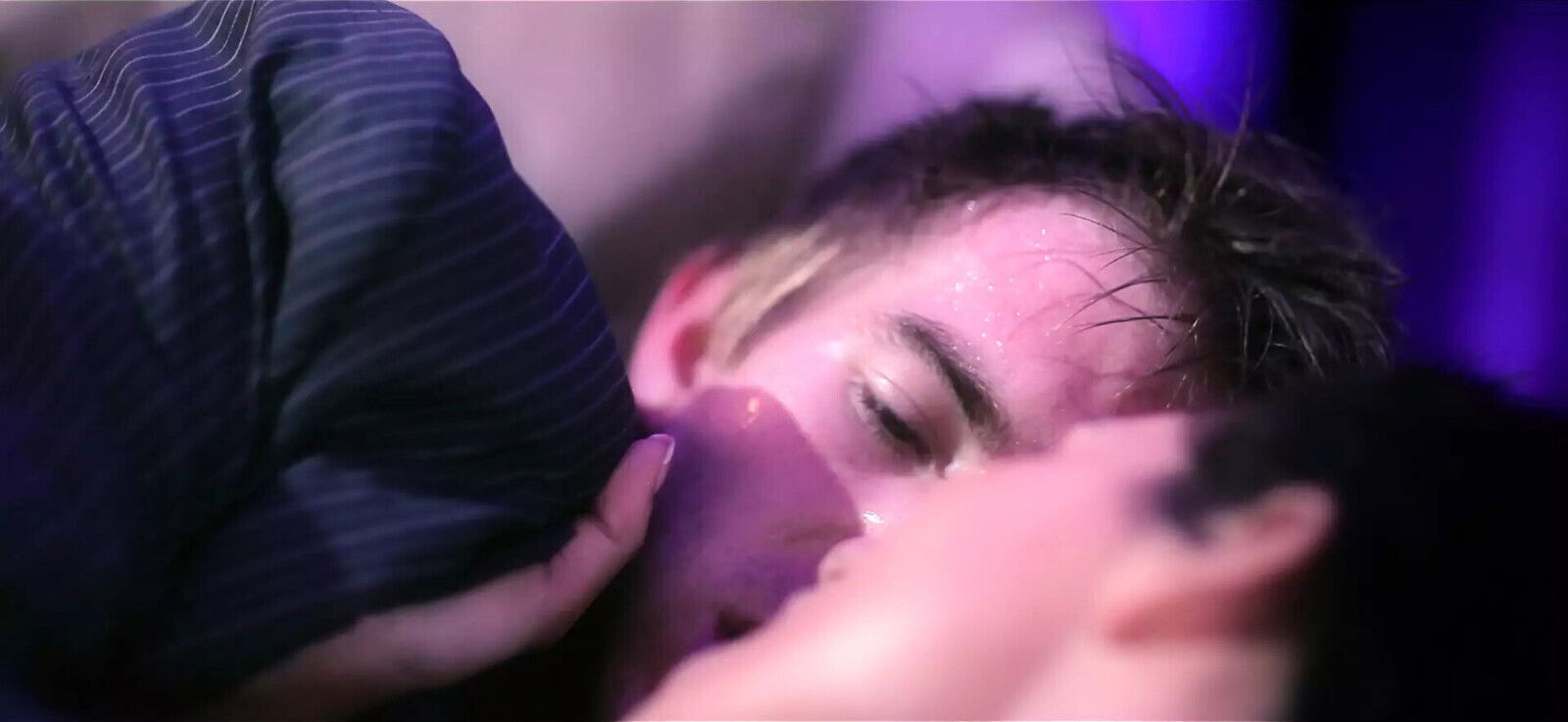 LESBO BABES LICK EACH OTHERS PUSSIES THEN FUCK WITH HUGE