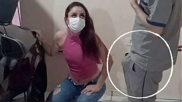 Funcion&aacute_rio safado conserta carro gostosa oficina!