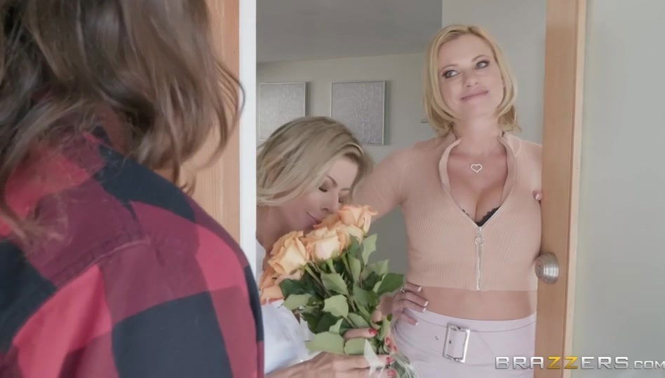 MILFs Briana Banks Alexis Fawx share young penis