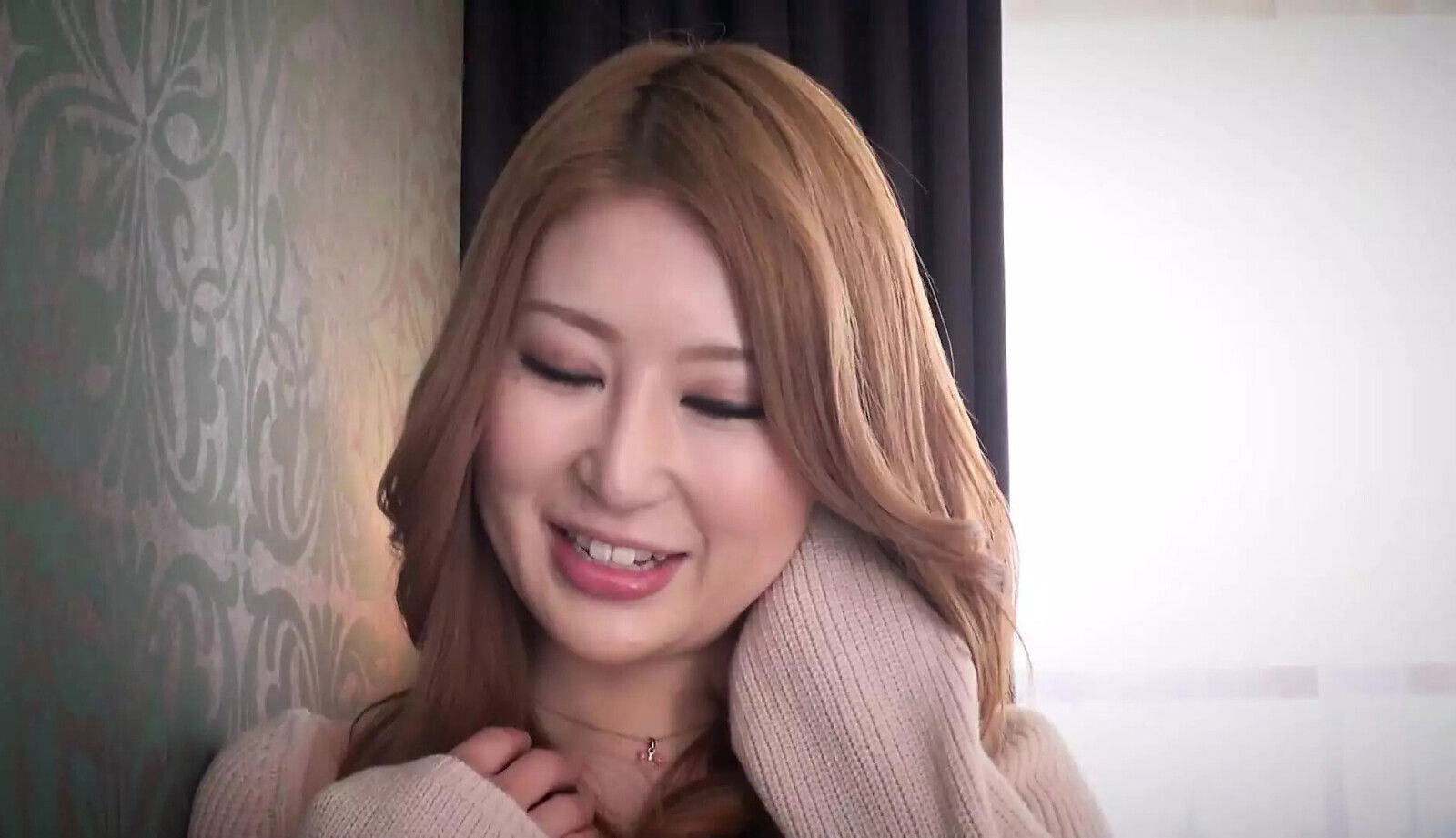 JAPANESE GETS PUSSY DRILLED HUGE DILDO BEFORE