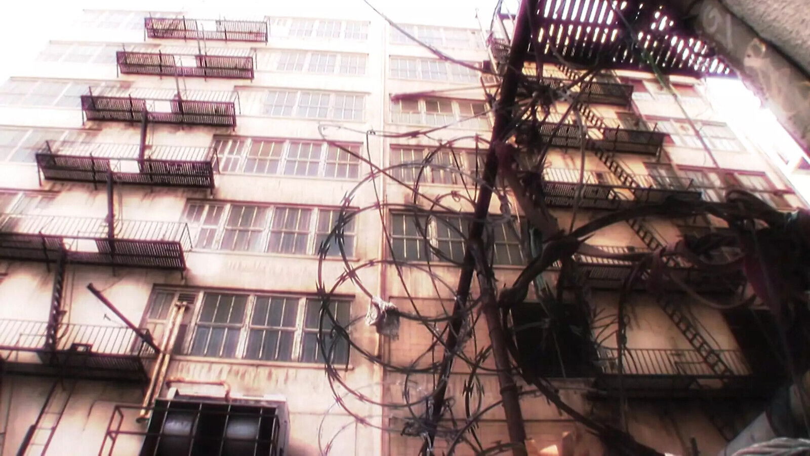 GIRLS LICK EACH OTHERS PUSSIES THEN FUCK WITH FINGERS