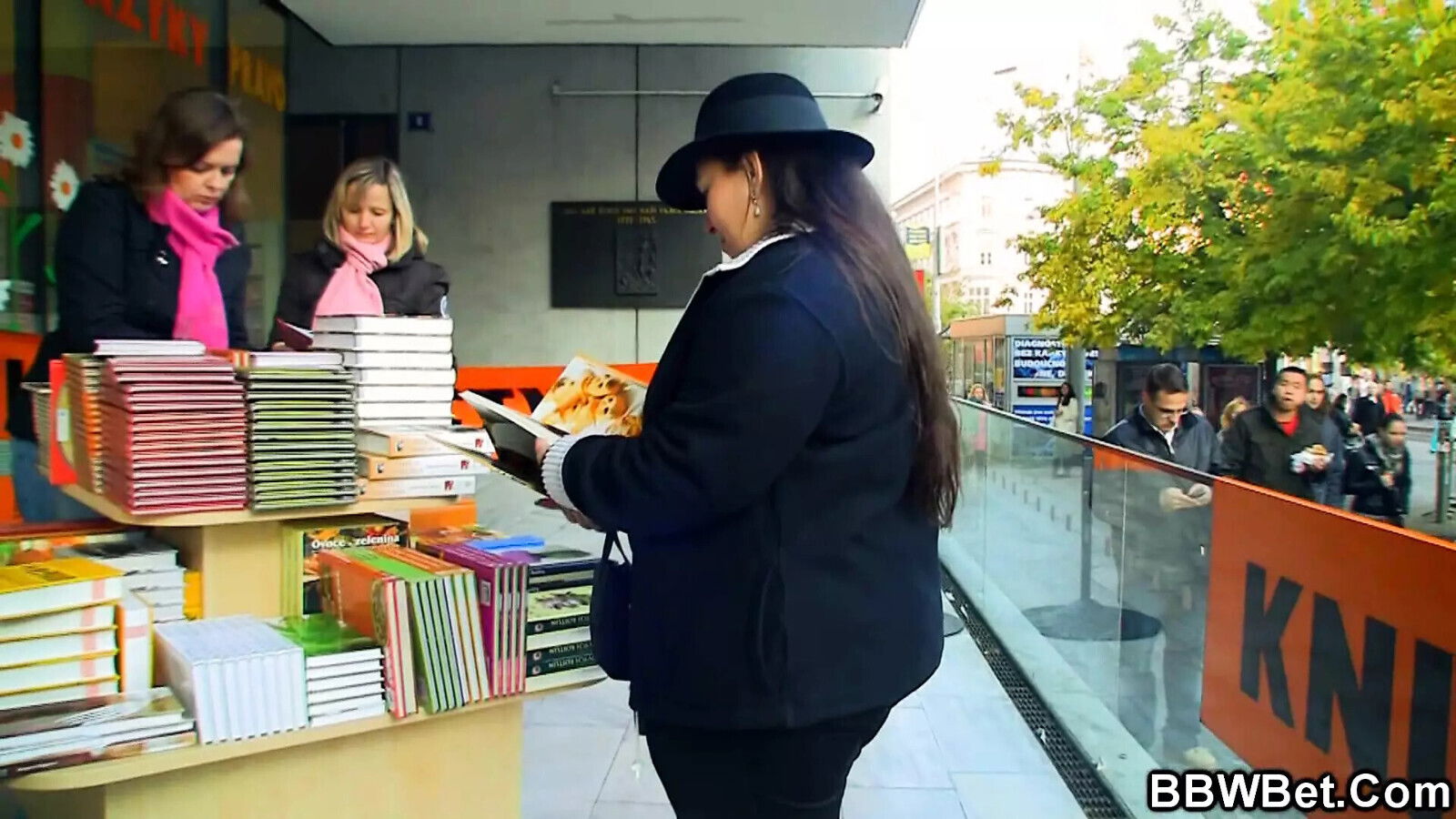 plumper rides strangers