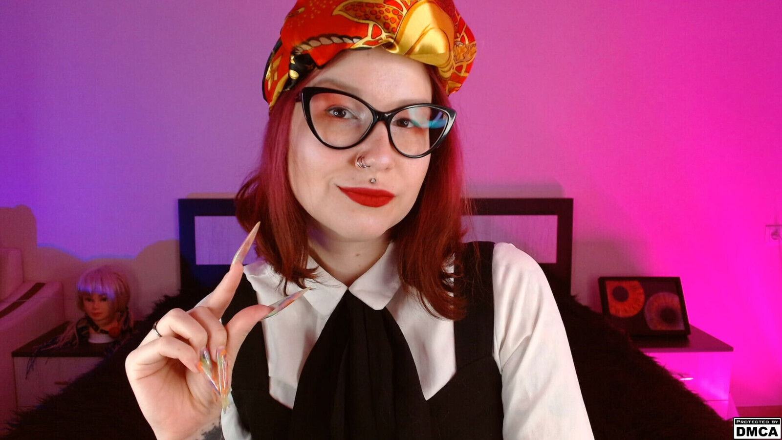 Trance session with long claws