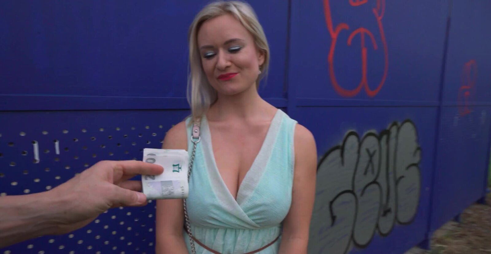 Outdoors quickie with cute loves riding reverse