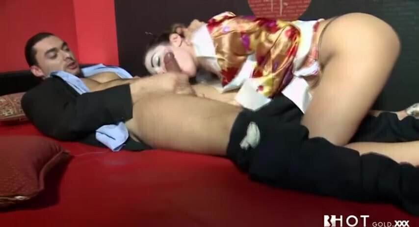 Petite Portuguese Geisha