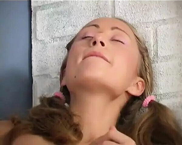 Sweet young thing gets self fucking sucking gold vibrator.