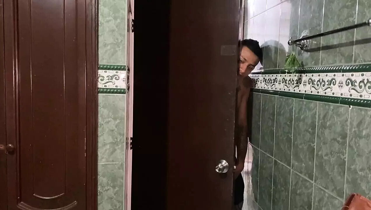 COUSIN ALWAYS LOOKS WHEN SHOWER MILK SMALL COCK.