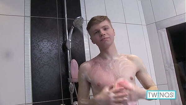 Sexy Video Horny Blonde James Taking Super Shower!