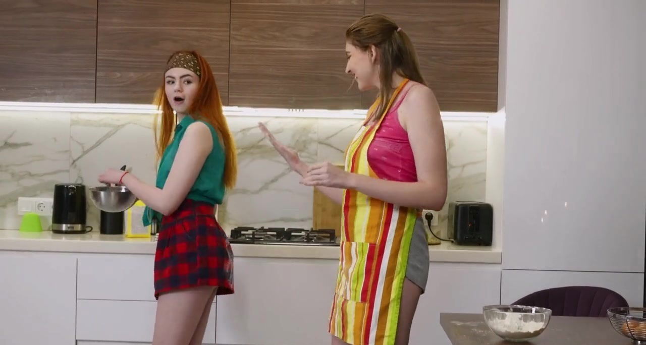 Pale babes Kitsune Lipsi Husky have kitchen.