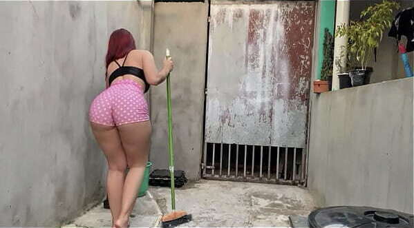 Contratei essa empregada para ajudar obra, bunda gostosa