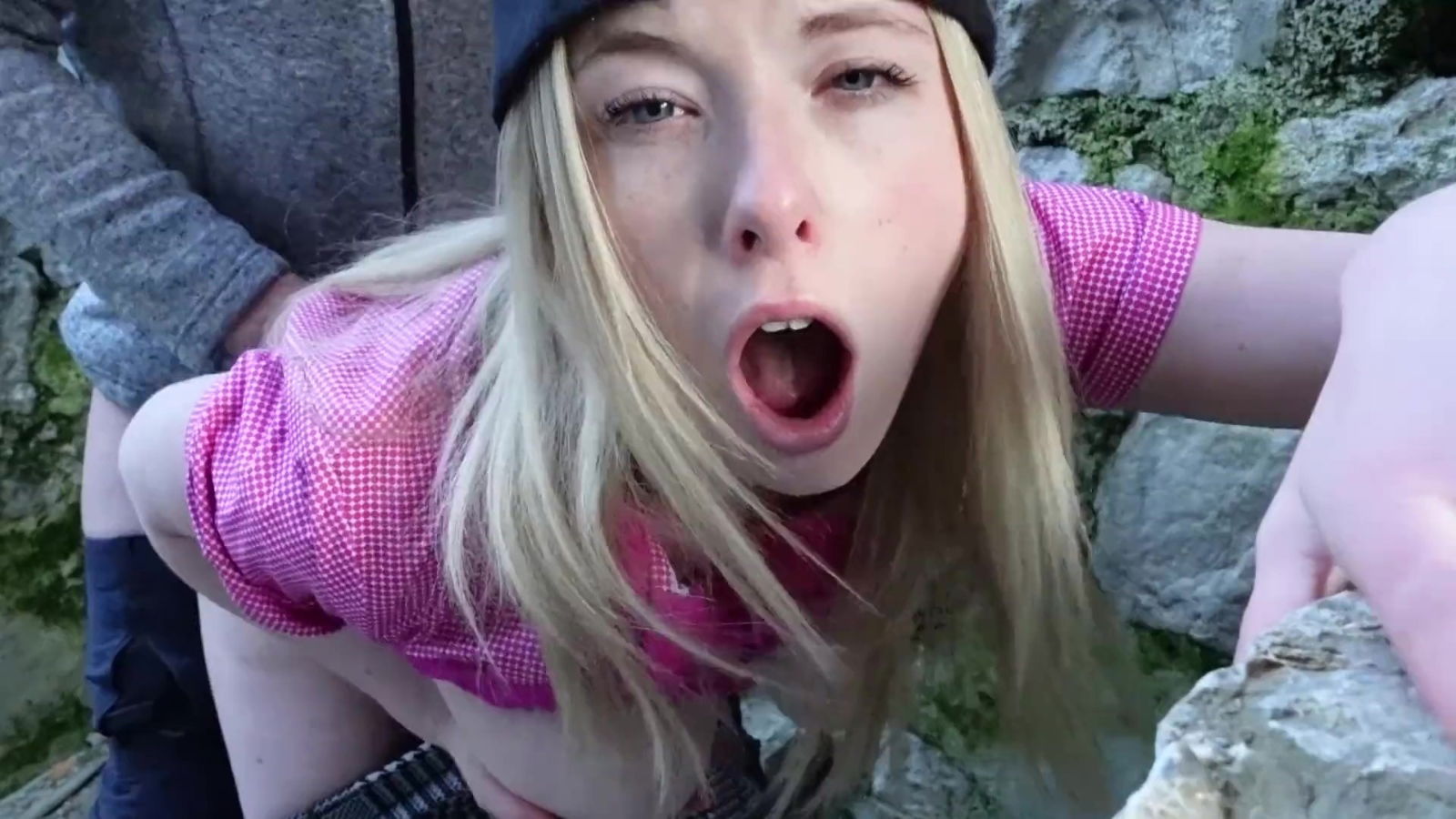 Good-looking blonde traveler Adler creampied during hiking