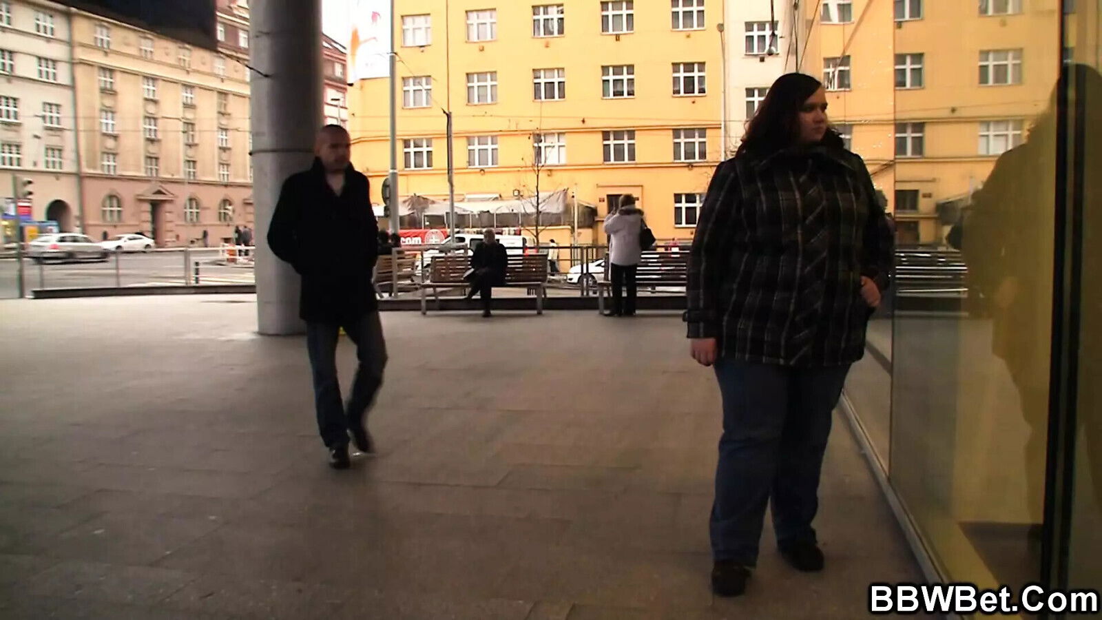 Stranger fucks butt plumper from behind