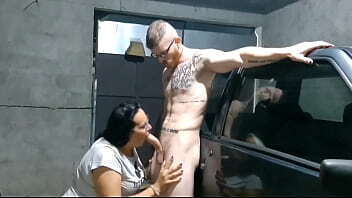 coroa escondido marido garagem casa dela