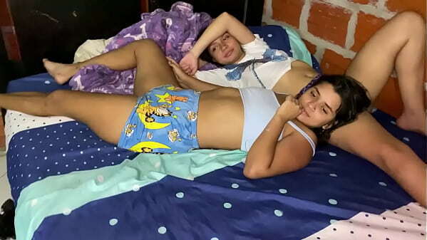 sabia hermanastra lesbiana ella folla conmigo cuarto