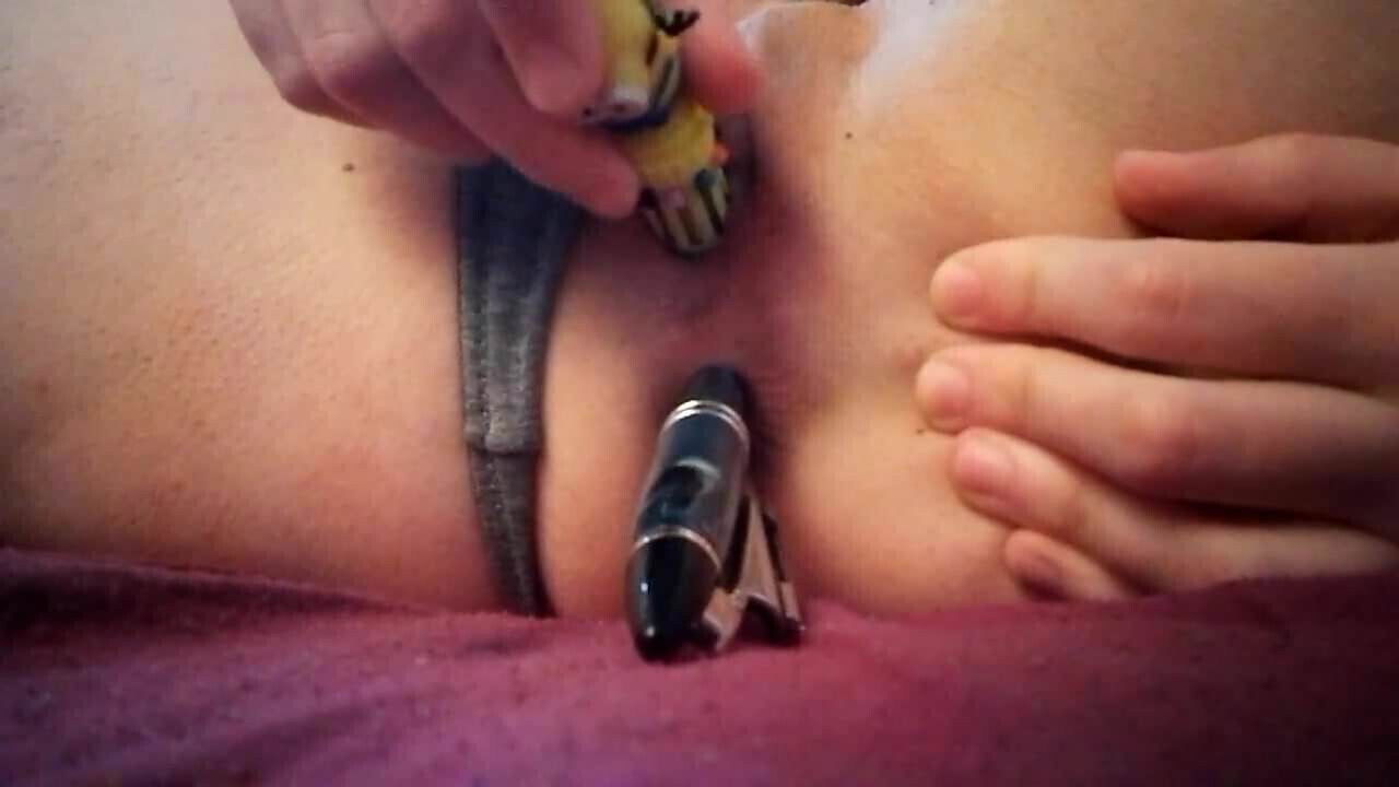 Young Alice inserting pens screwdriver pussy