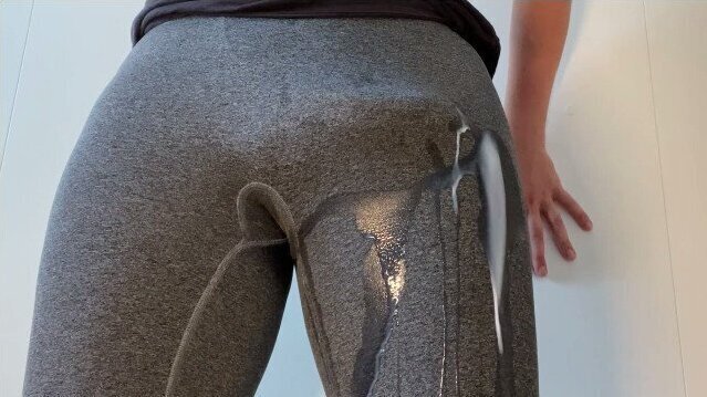 Hands free cumshot tight leggings plug huge cumshot hands free