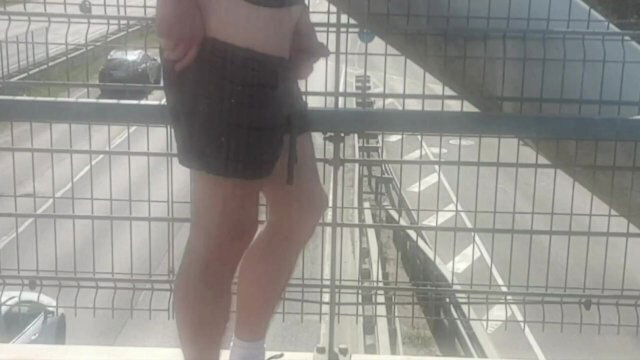 Take clothes bridge over highway🍓🍓🍓