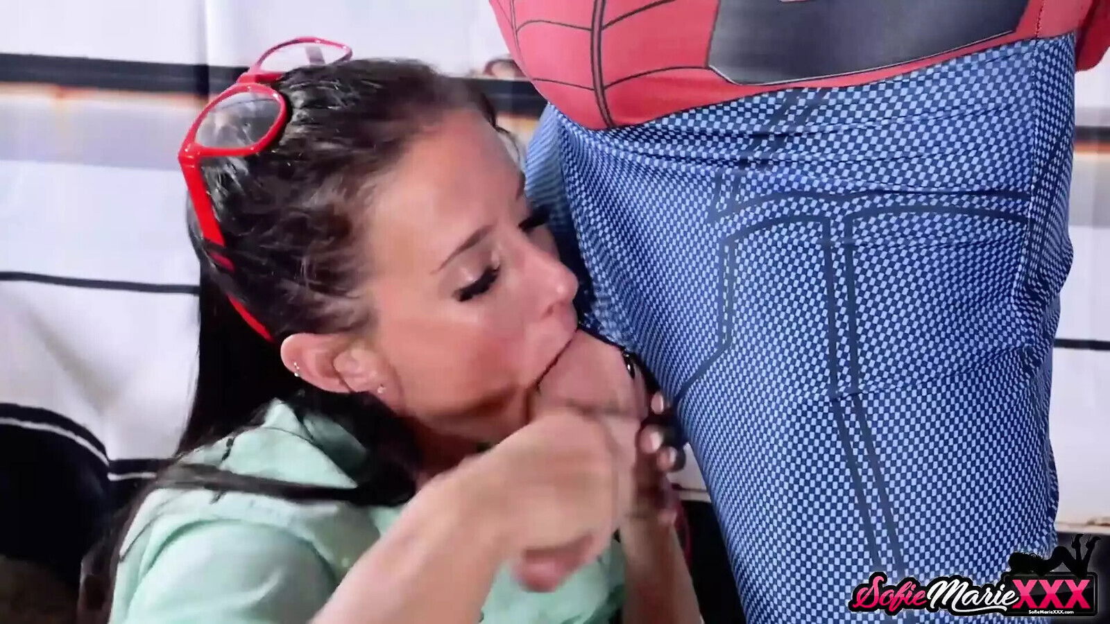 Naughty MILF Sofie Marie Gives Spiderman Amazing Blowjoba