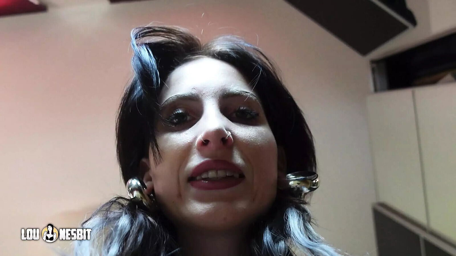 You're Nothing, Giantess Fetish Nesbit, Louise