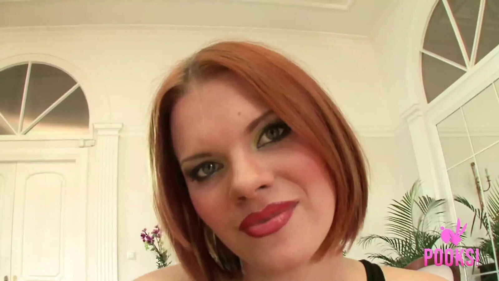 Haired Hottie Mariah Gets Down Knees Milk Dry!