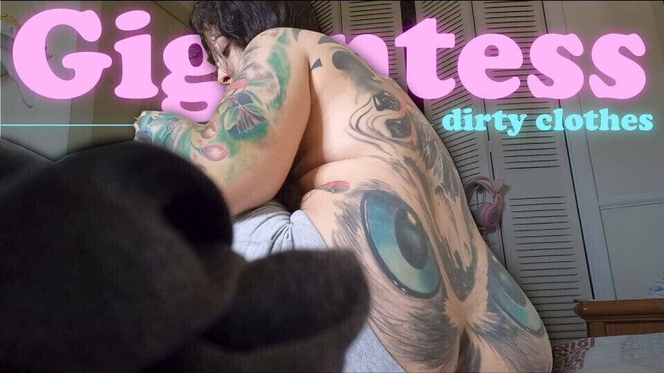 Caught dirty clothes with view giantess buttcrak