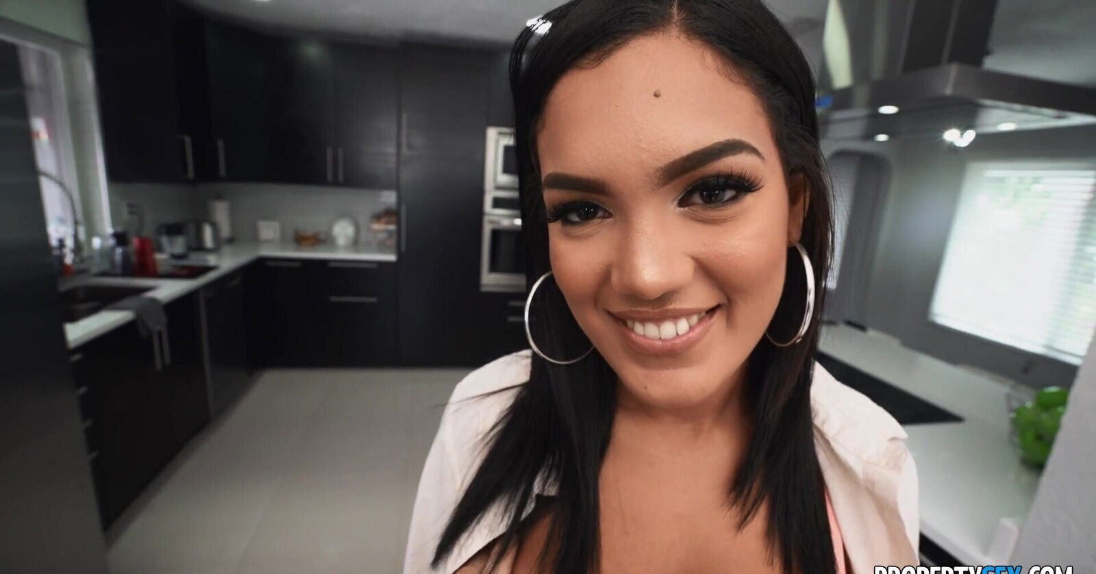 Seductive Latina Alina Belle shows gets fucked