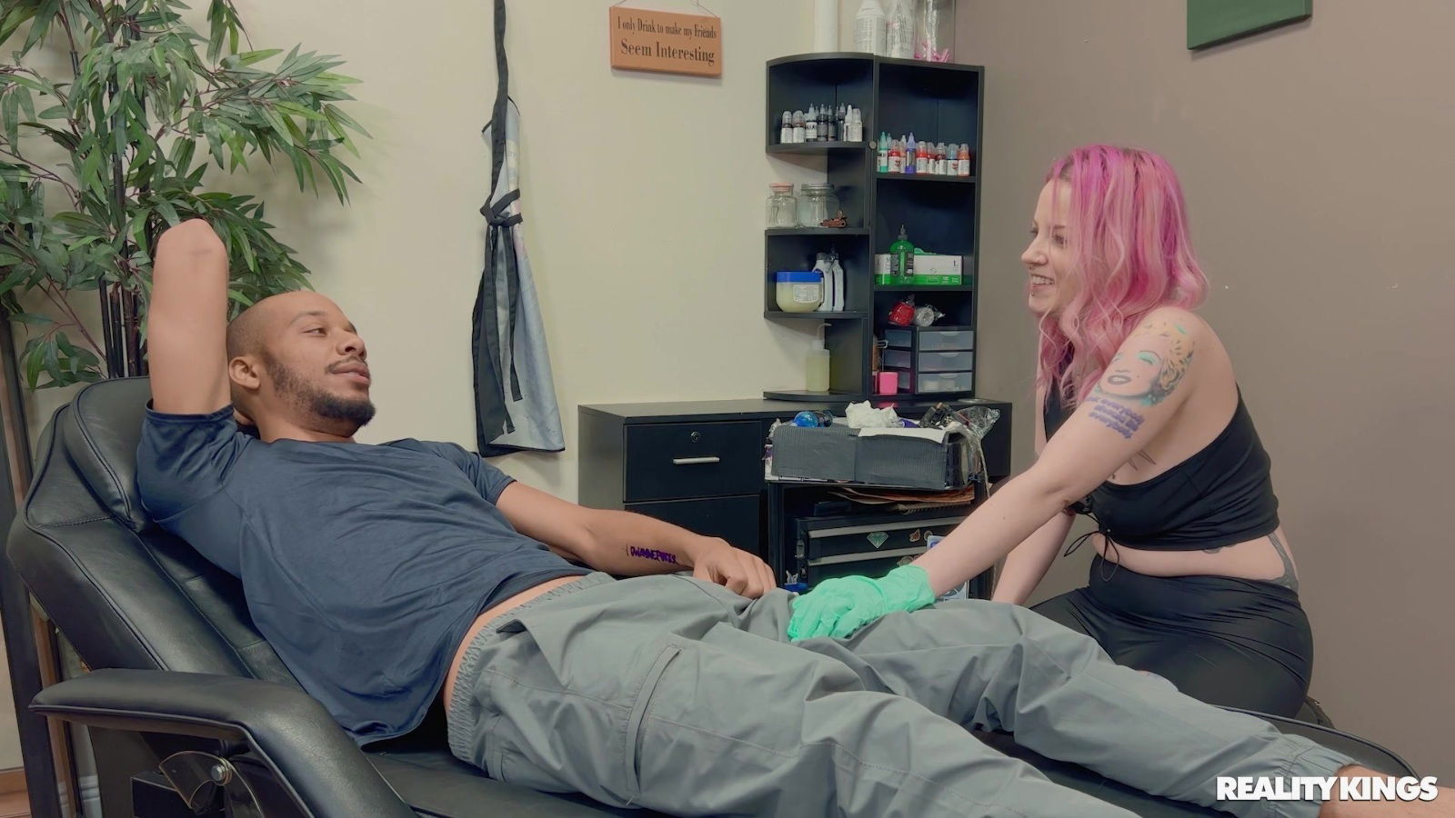 Horny tattooed Lady Lazarus gives blowjob rides