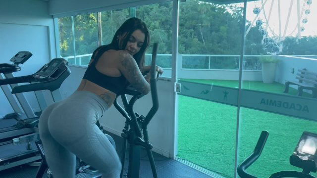 HELP SNAKING WITH LEGING PANTS I'LL HELP CUM,