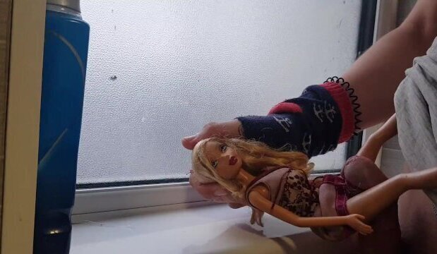 cojo linda rubia tiene vestido resalta todo