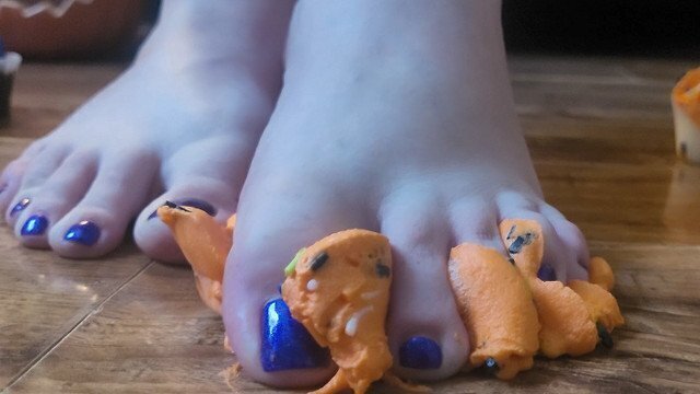 Flattening squishy cupcakes under soft bare feet (foot crush)