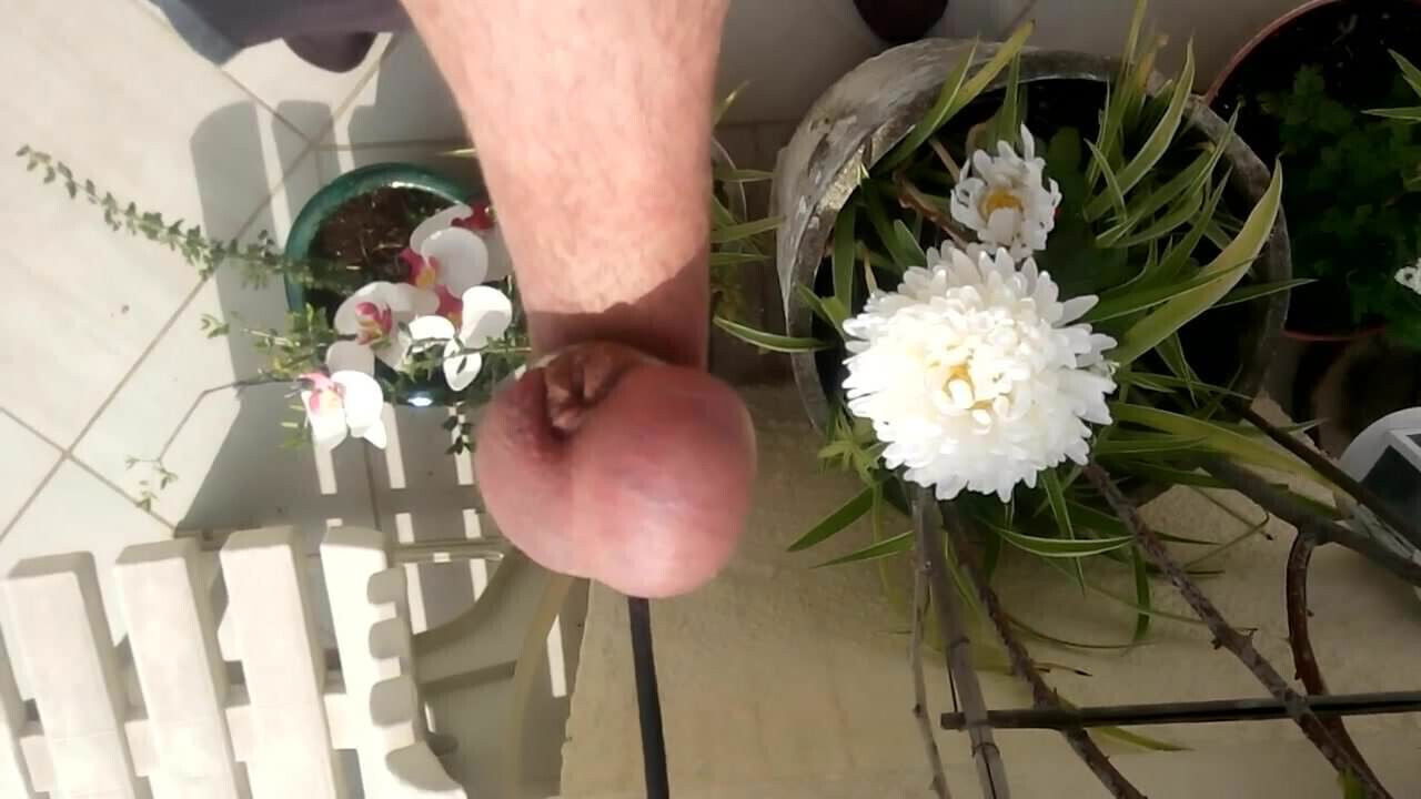 Stretching huge balls