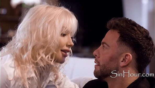 Pretty Blonde Girlfriend Wolfe Wants Spice Things With Roleplaying